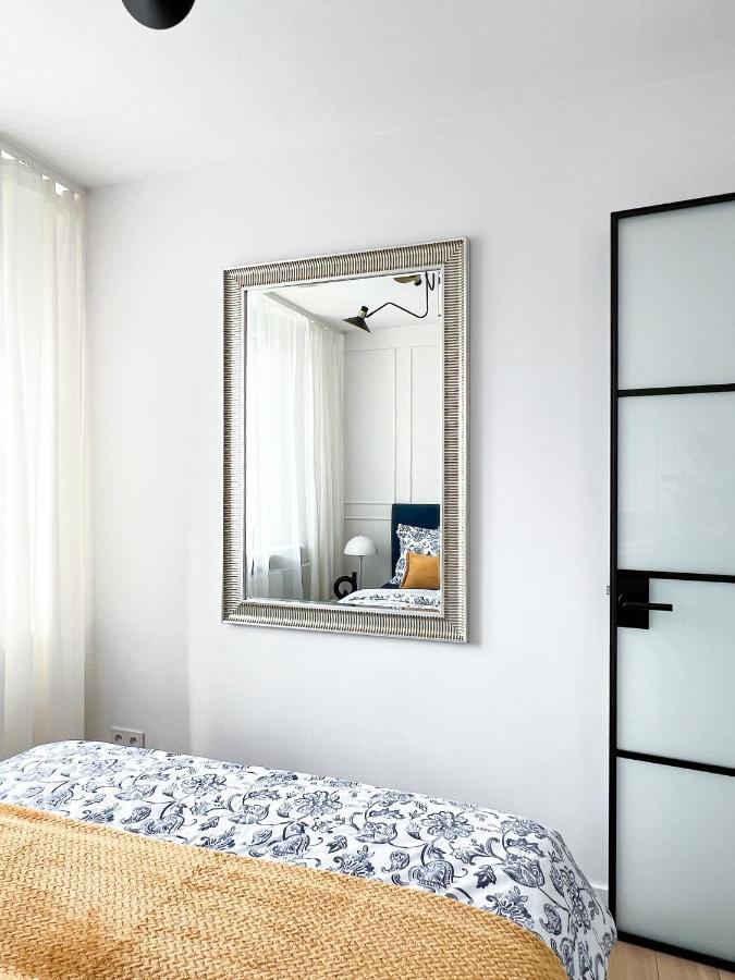 Stylowy Apartament Przy Metrze Варшава Экстерьер фото